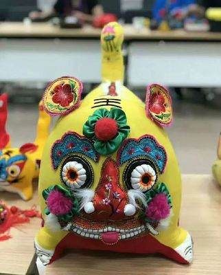 成果展示丨天津大學(xué)布老虎制作技藝與葫蘆雕刻技藝培訓(xùn)班結(jié)業(yè)作品展進行時